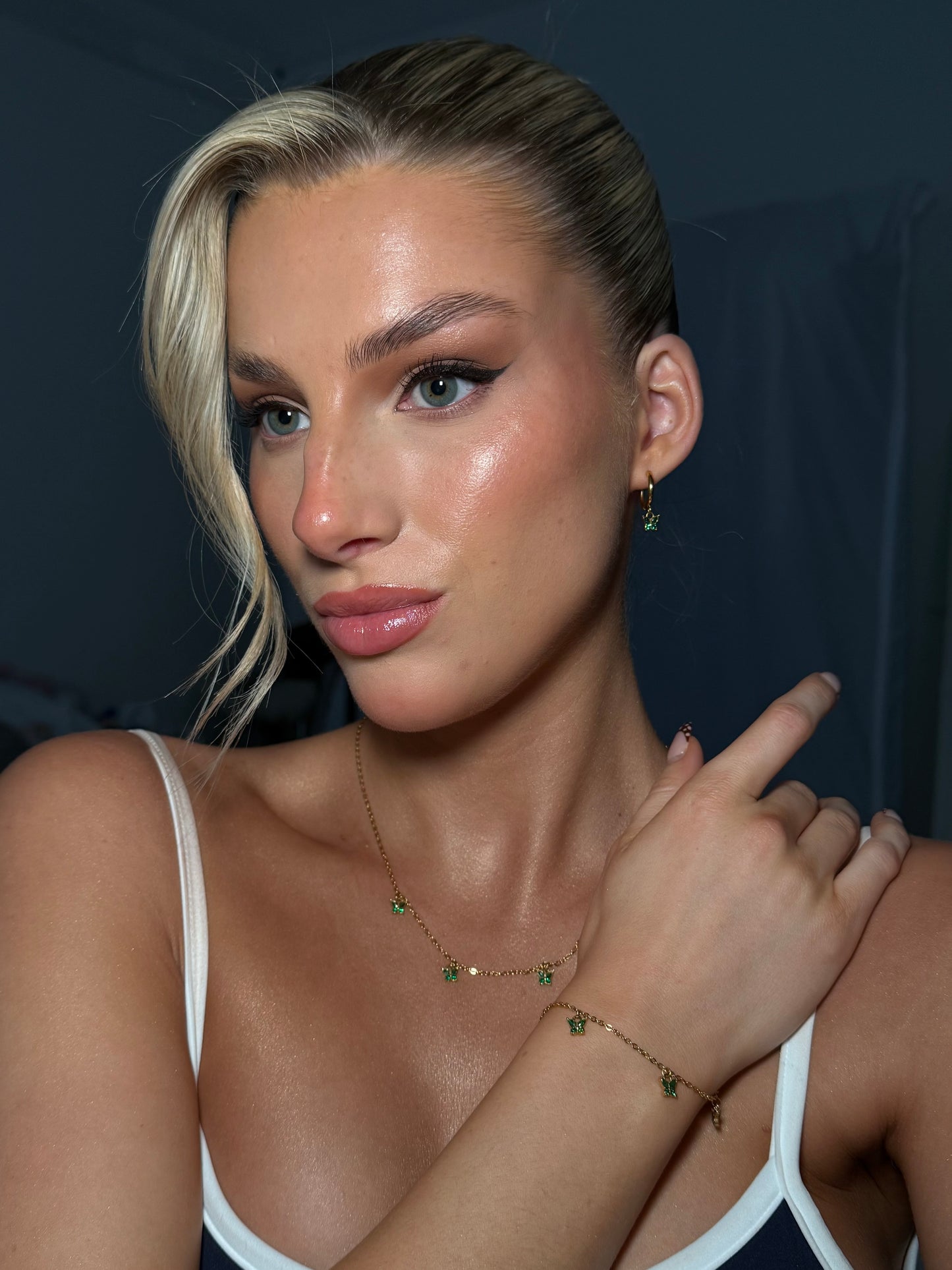 Féileacáin Hoop Earrings