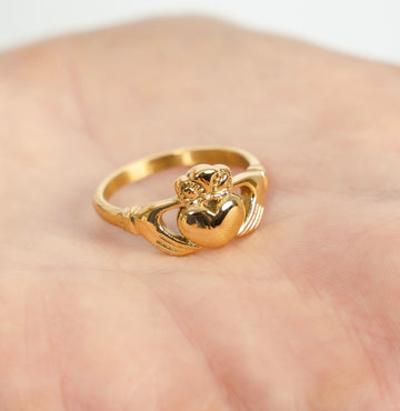 Classic Claddagh Ring