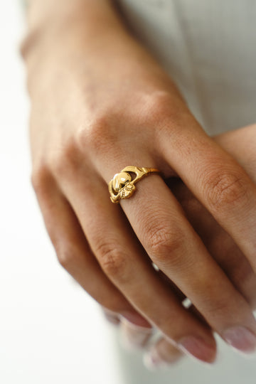Classic Claddagh Ring