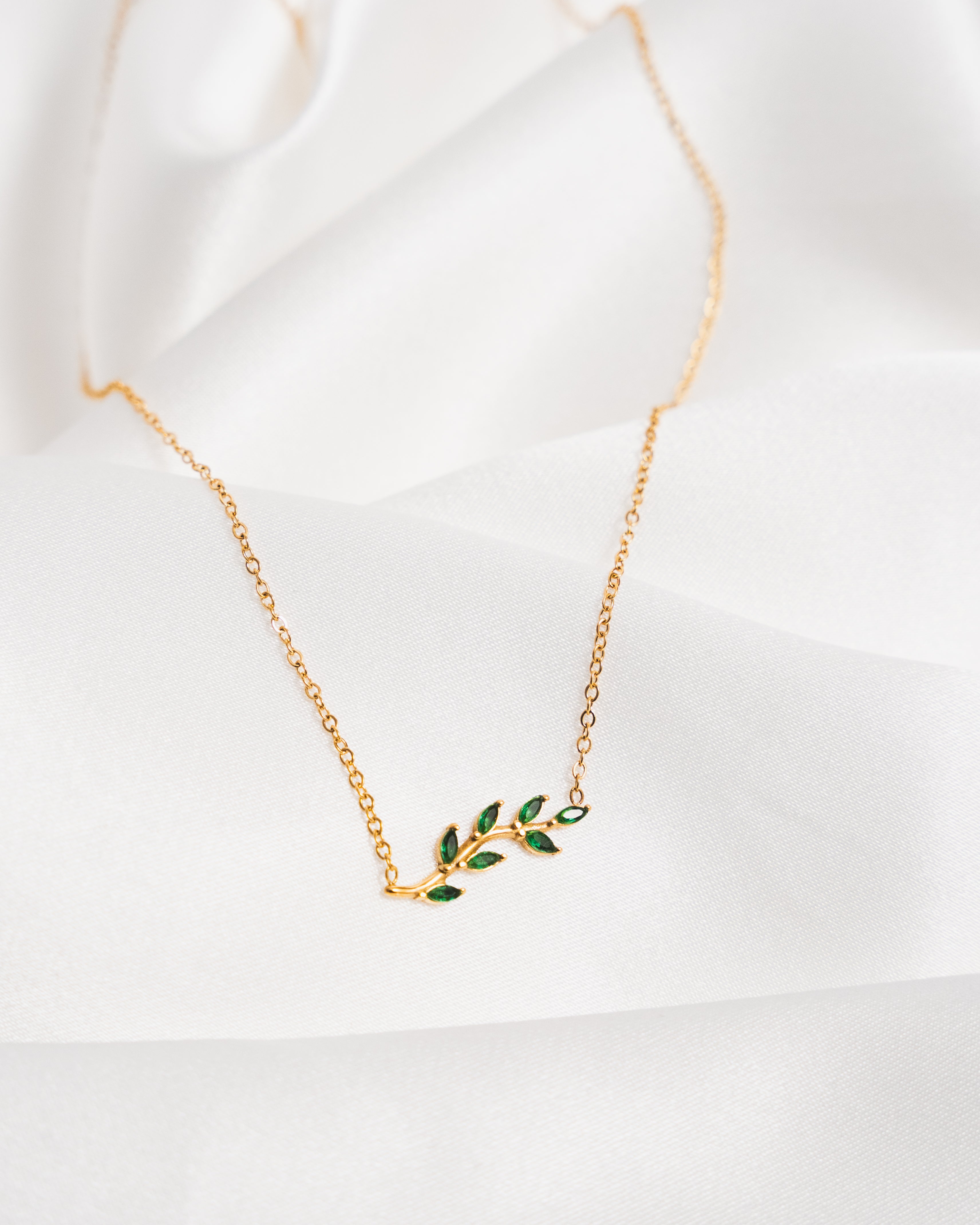 Irish Emerald Leaf Necklace – Fíor Jewellery