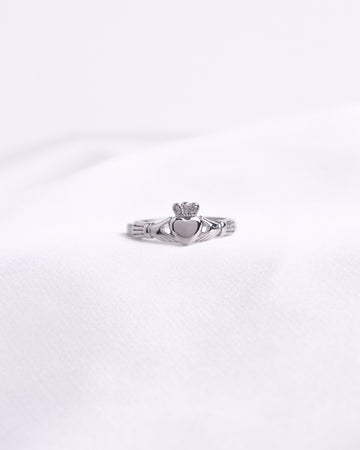 Dainty Claddagh Ring