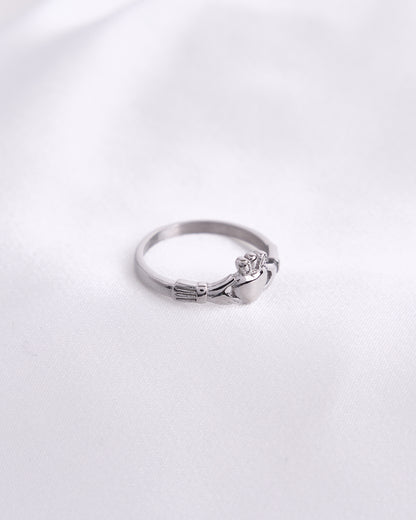 Dainty Claddagh Ring