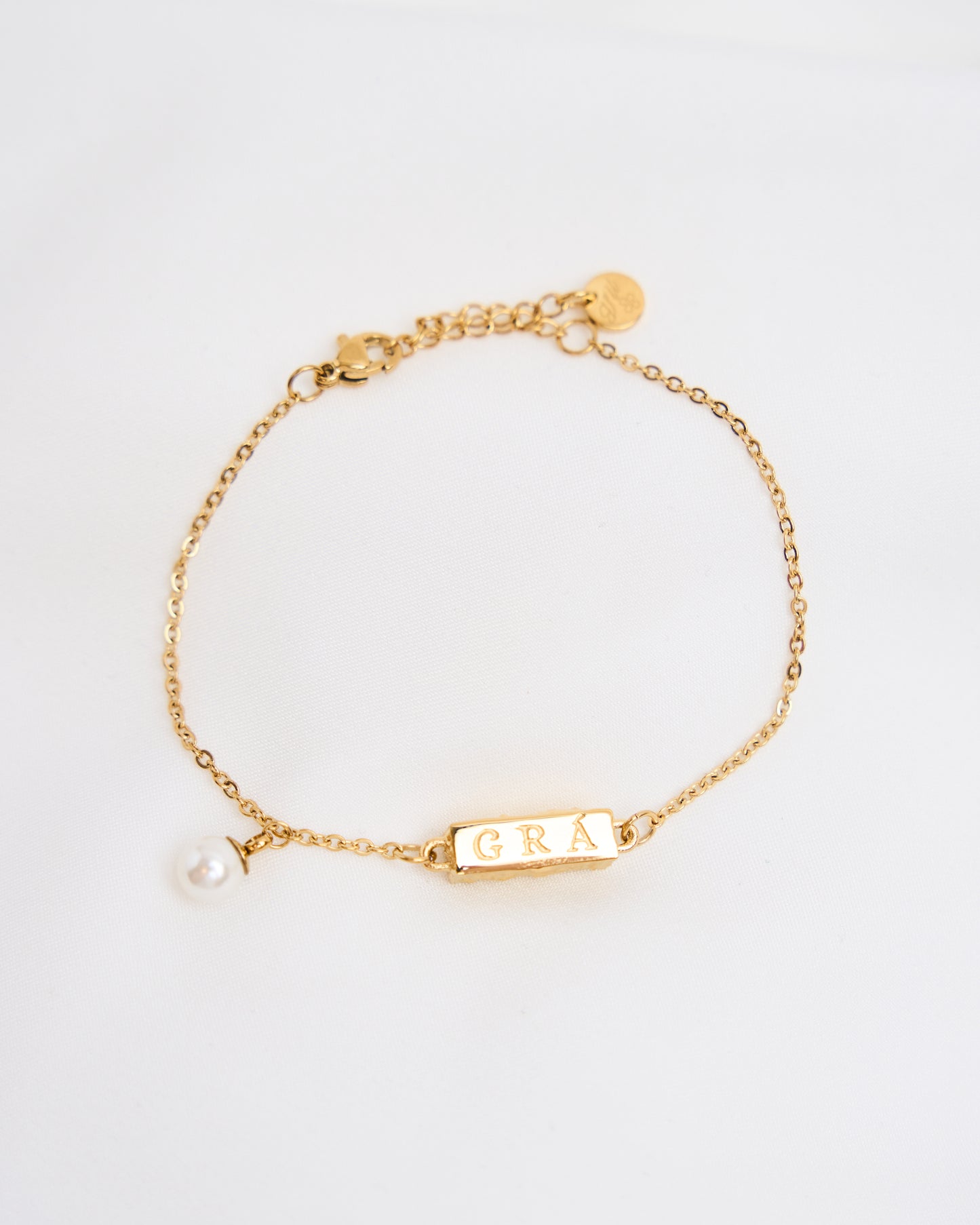 Grá Pearl Pendant Bracelet