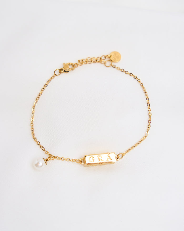 Grá Pearl Pendant Bracelet