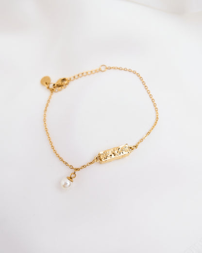 Grá Pearl Pendant Bracelet