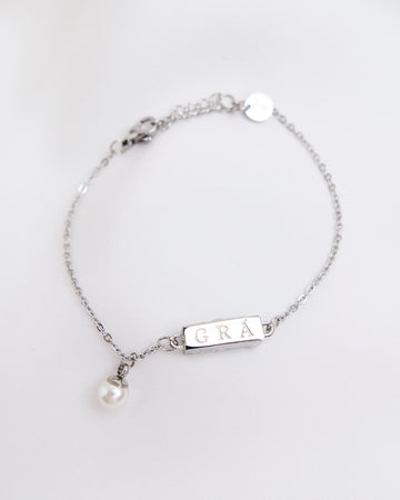 Grá Pearl Pendant Bracelet