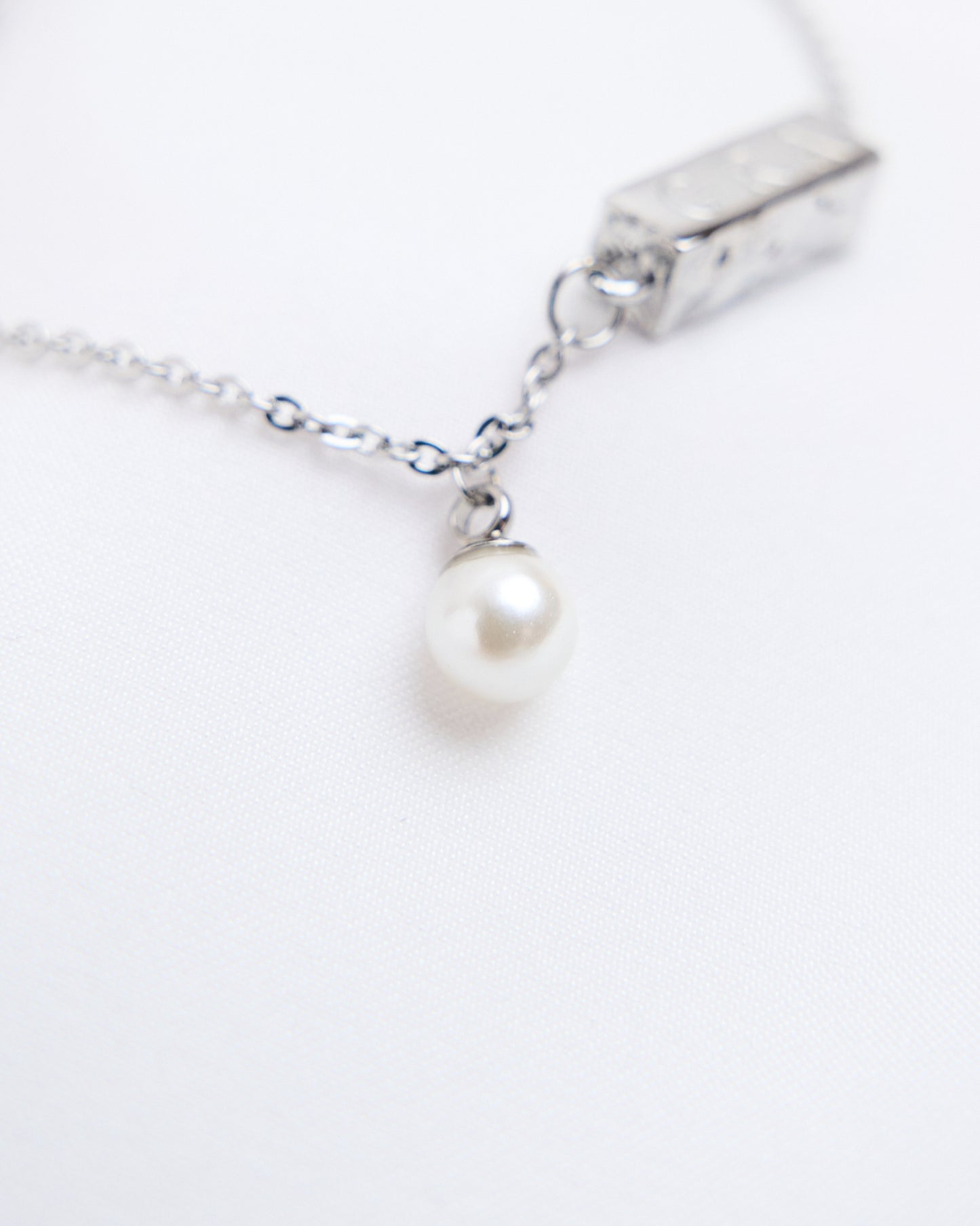 Grá Pearl Pendant Bracelet