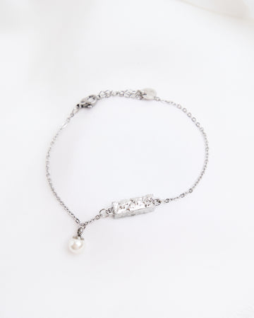 Grá Pearl Pendant Bracelet