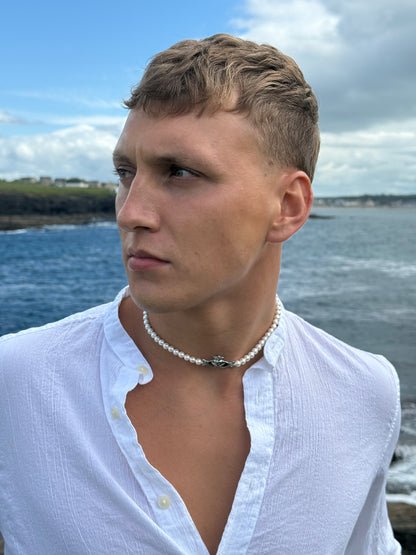 Claddagh Pearl Necklace