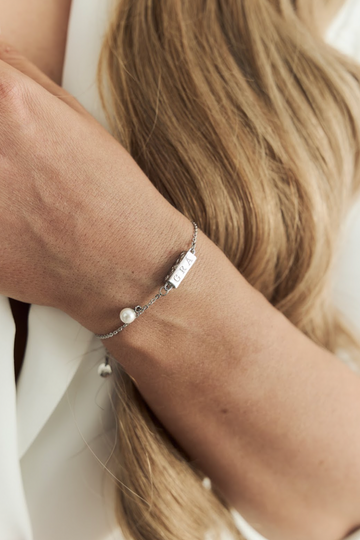 Grá Pearl Pendant Bracelet